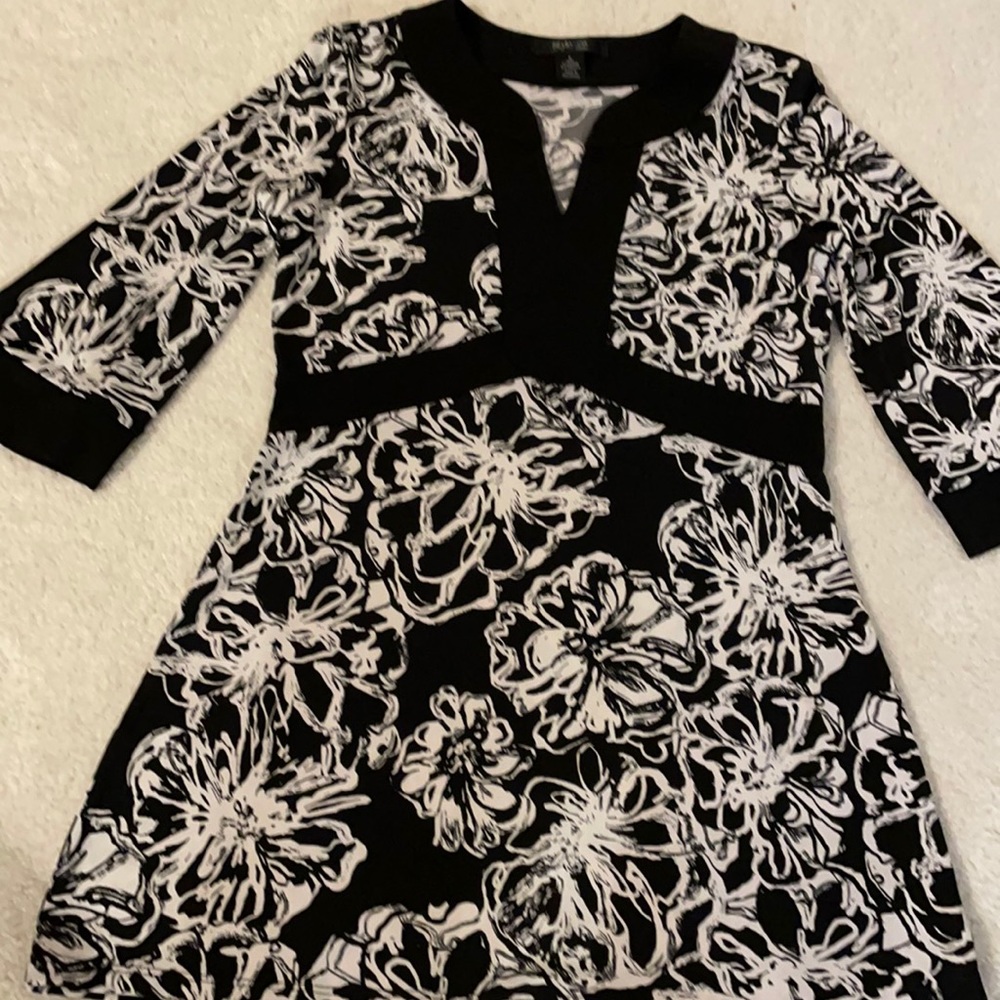 Lovely black & white ladies floral design top